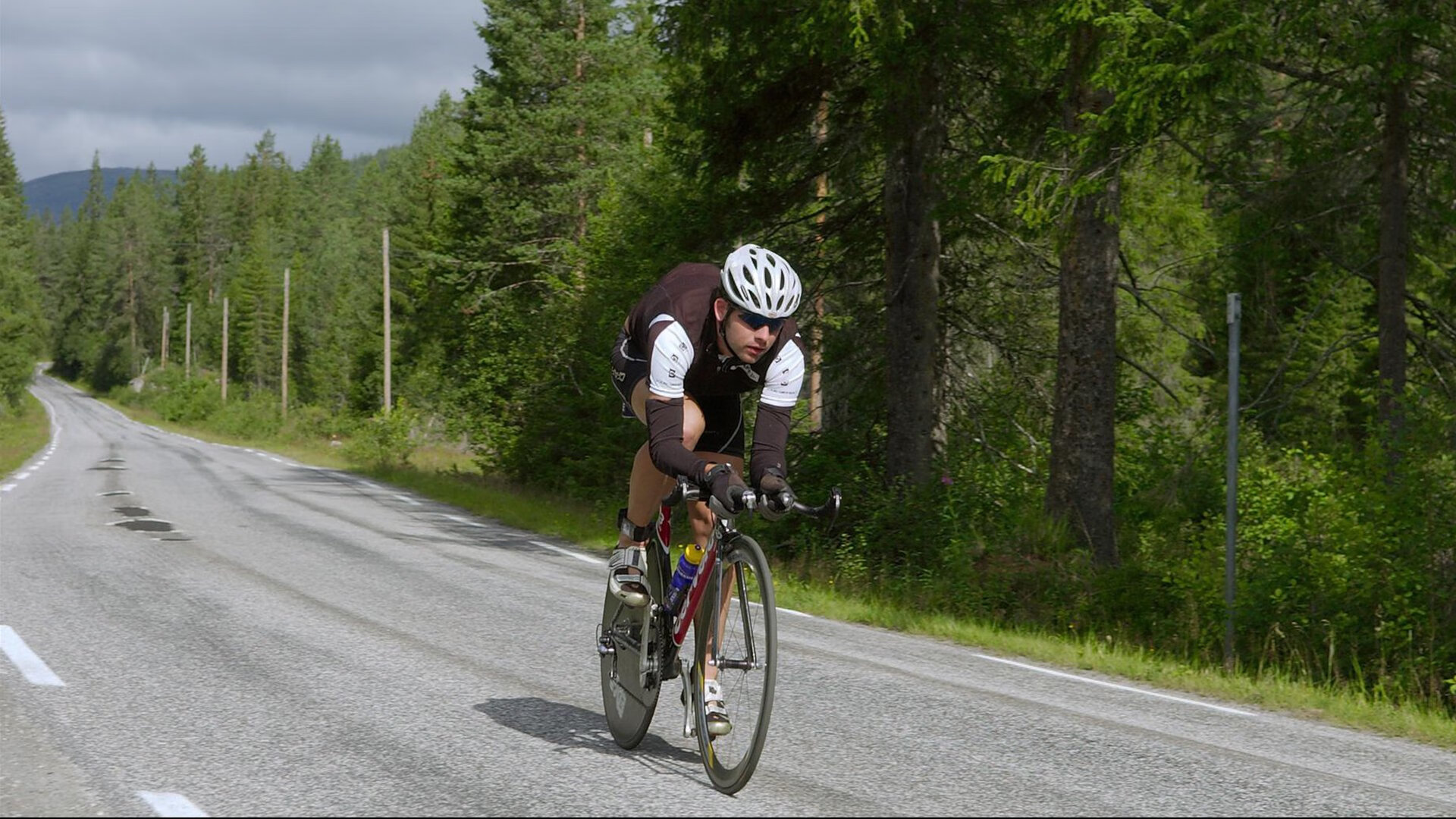 希腊男篮在欧洲锦标赛中再次夺冠，继续巩固传统豪强的地位，希腊男篮遭绝杀无缘奥运