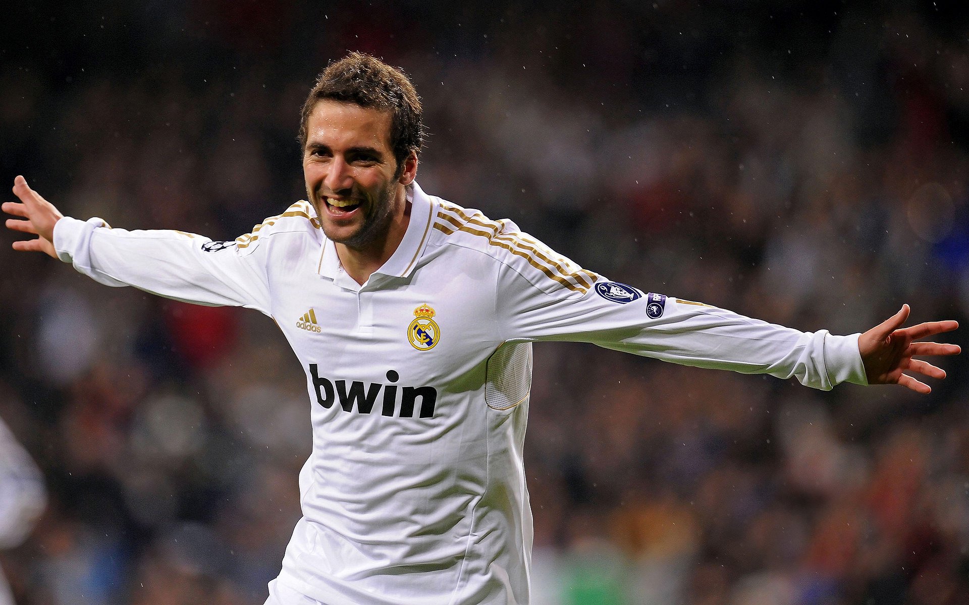 九游下载电脑版官网-英超激烈争斗，几大豪门激战正酣